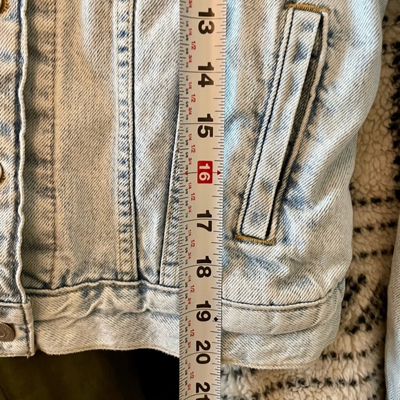 Levi’s Jean Jacket - Picture 10 of 10